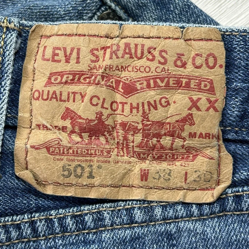 Levis 501 Jeans Mens 38x30 Blue Straight Leg Button Fly Denim Cotton Medium Wash